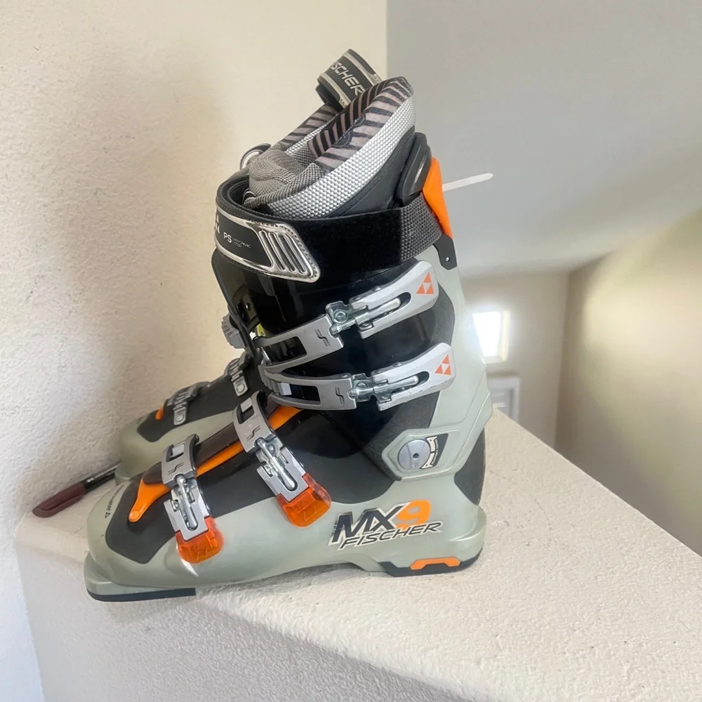 FISCHER‎ Soma MX9 Ski Boots, Size 27.5, Soma Tec